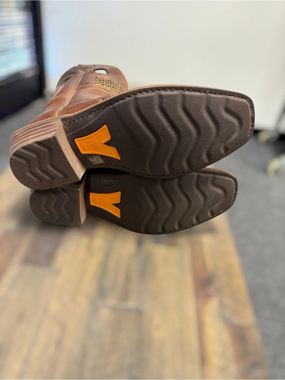 Ariat color brown